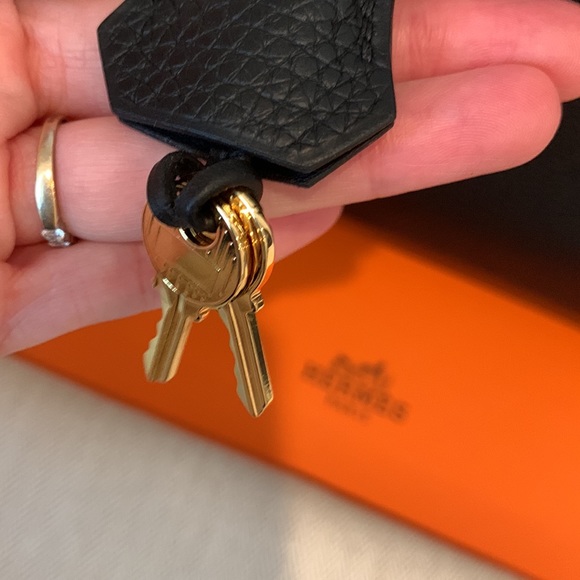 Hermes Bolide Bag in Black Taurillon Clemence leather, size 31 - Picture 5 of 16